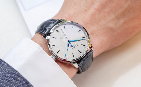 格拉蘇蒂手表客服中心電話(解決格拉蘇蒂手表不走的方法)