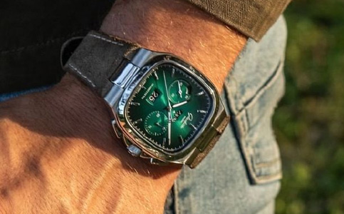 格拉蘇蒂手表售后電話（格拉蘇蒂手表走快）