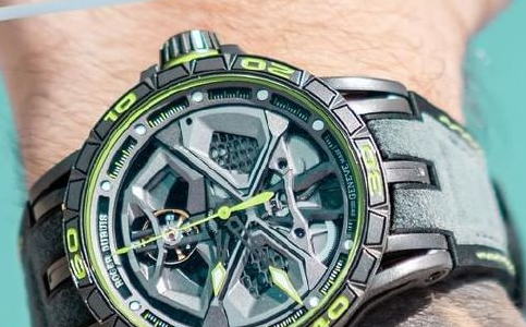 羅杰杜彼手表維修價格明細(手表摔壞后的解決方法)