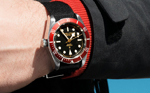 亨得利名表維修(帝舵手表表扣生銹怎么辦)