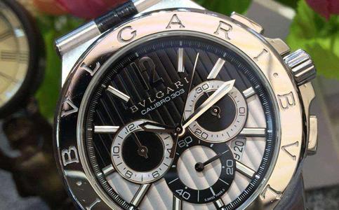 寶格麗客服電話多少（寶格麗手表表蒙的的保養(yǎng)方法）